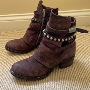 AS98 Brown boots with metal detail, size 38 (7.5-8 in US size)